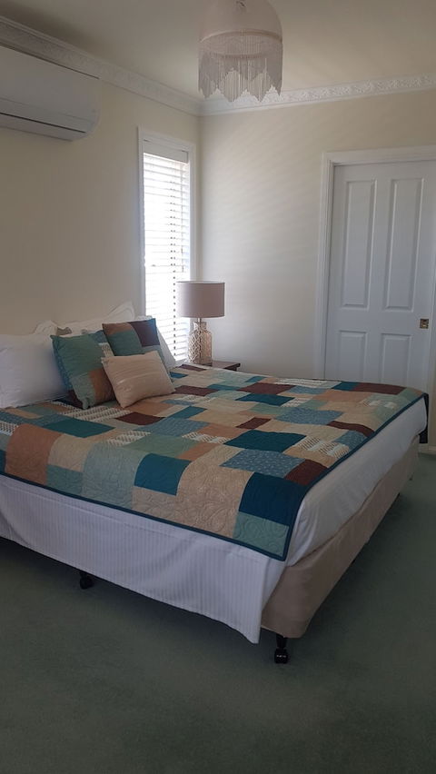 Grovely House Bed & Breakfast - Accommodation Sydney 6