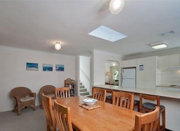 Bombora At Fingal Bay - Accommodation Sydney 6