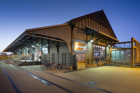 Honeysuckle Executive Suites - Accommodation Sydney 6