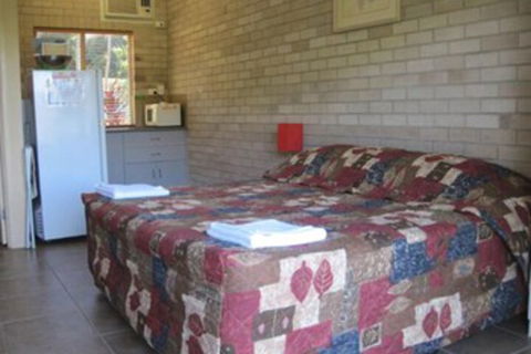 Tailwaggers Rainforest Retreat - Sydney 4u 7