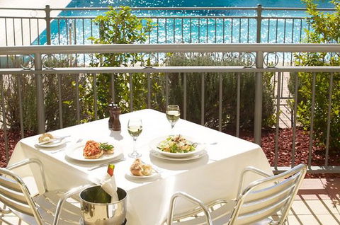 REBELLION BAR AND GRILL RESTAURANT - Accommodation Sydney 0