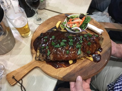 The Henry Sports Club - Accommodation Sydney 0