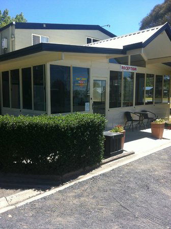 Poplar Caravan Park & Harry's Snack Shack - Sydney 4u 0