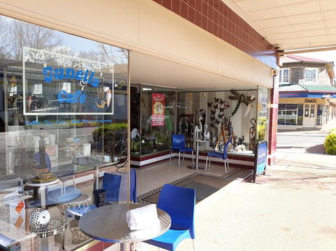 Juneil's - Sydney 4u 0