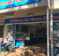 Huskisson ice cream parlour - Sydney 4u