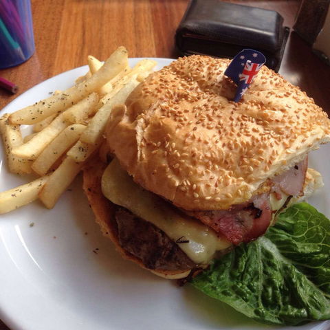 The Red Parrot Cafe - Accommodation Sydney 0