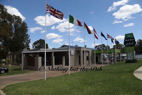 Gol Gol Hotel - Sydney 4u 0