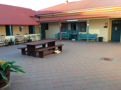 Historical Maidens Hotel - Sydney 4u 1