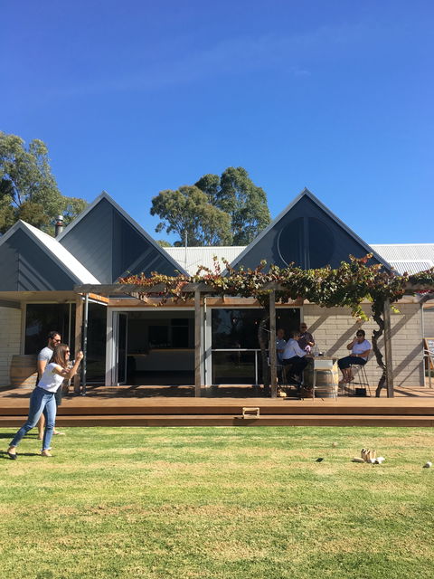 Whistle Post Cellar Door - Sydney 4u 0