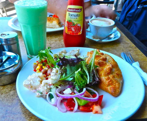 Q Cafe - Accommodation Sydney 0