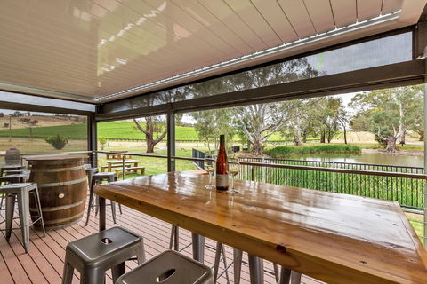 Jaeschkes Hill River Clare Estate - Sydney 4u 2