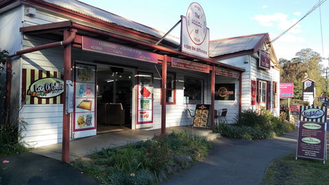 Mogo Fudge And Ice Cream /  Courtyard Cafe / Lots Of Lollies Mogo - Sydney 4u 0