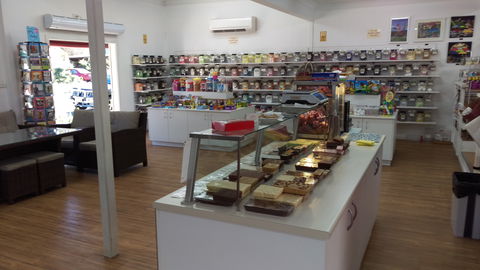 Mogo Fudge And Ice Cream /  Courtyard Cafe / Lots Of Lollies Mogo - Sydney 4u 2