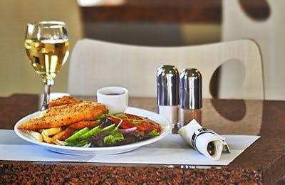 Zeina's Café - Comfort Inn And Suites Burwood - Sydney 4u 0