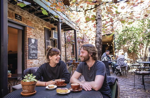 Alby & Esther's - Sydney 4u 2