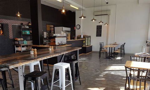 Le P'tit Cafe - Sydney 4u 48