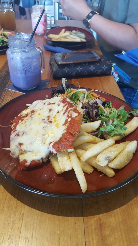 Beachfront Hotel - Sydney 4u 9