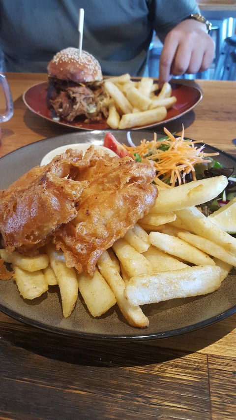 Beachfront Hotel - Sydney 4u 10