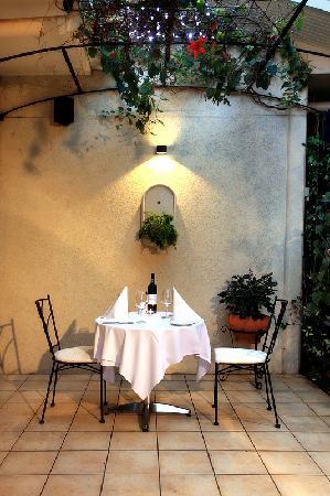 Capricornian Restaurant - Sydney 4u 0
