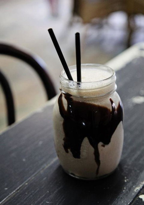 Worn-Out-Wares Cafe - Accommodation Sydney 7