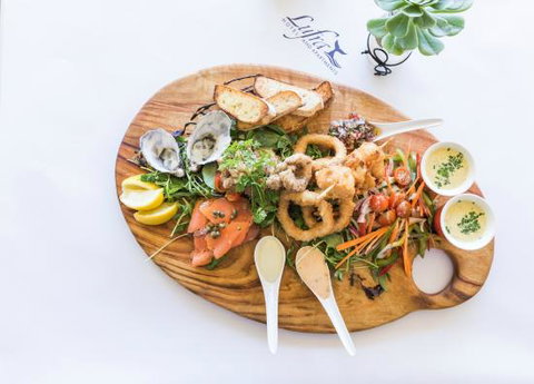 Pavement Restaurant At Lufra Hotel And Apartments - Sydney Resort 0