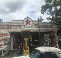 The Barn and Scotty's Garage - Accommodation Sydney