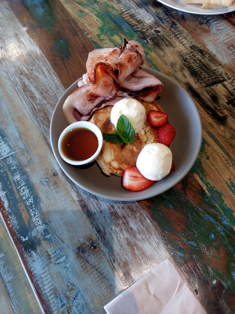 Urban Paddock Cafe - Accommodation Sydney 4