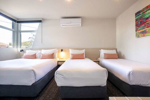 Nightcap At Glengala Hotel - Sydney 4u 9