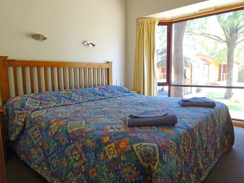 Adelaide Caravan Park - Sydney 4u 4