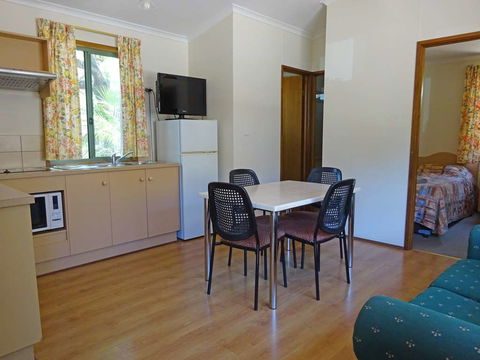 Adelaide Caravan Park - Sydney 4u 6