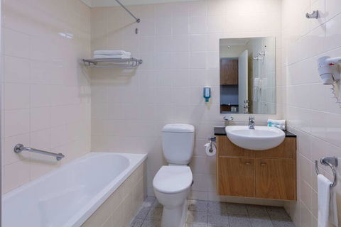 Nesuto Canberra Apartment Hotel - Sydney 4u 4