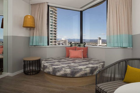 QT Gold Coast - Sydney 4u 5