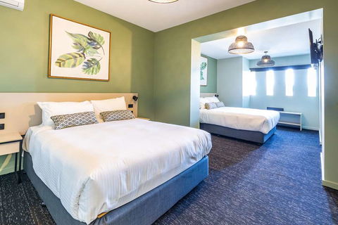 Nightcap At Commercial Hotel - Sydney 4u 5