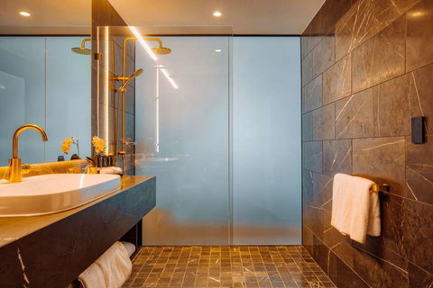Eatons Hill Hotel - Sydney 4u 5