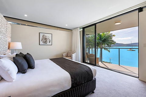 Mirage Whitsundays - Sydney 4u 0