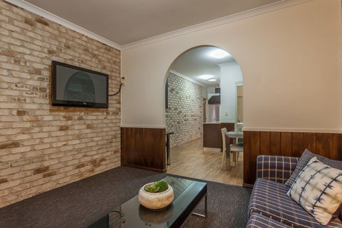 Highlander Motor Inn - Sydney 4u 1