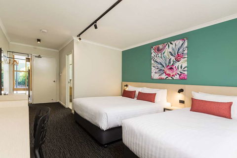 NIghtcap At Balaclava Hotel - Sydney 4u 2