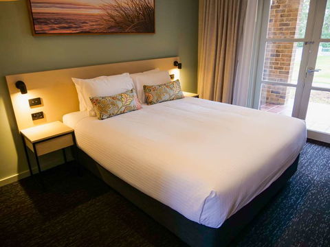 Nightcap At Hinterland Hotel - Sydney 4u 2