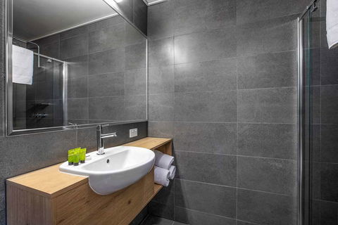 Nightcap At Gateway Hotel - Sydney 4u 3