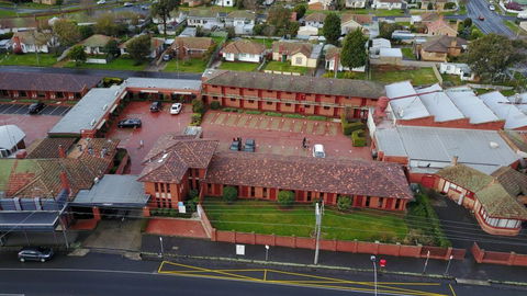 Sovereign Park Motor Inn - Sydney 4u 1