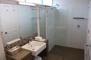 Sovereign Park Motor Inn - Sydney 4u 6