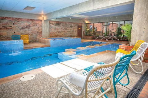 Sovereign Park Motor Inn - Sydney 4u 8