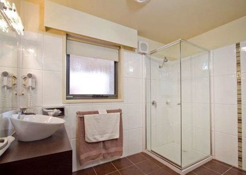 Comfort Inn & Suites City Views - Sydney 4u 5