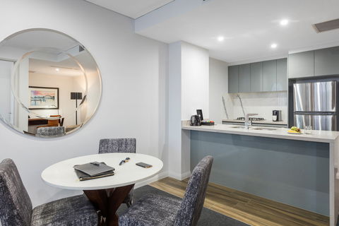 Meriton Serviced Apartments North Sydney - Sydney 4u 5