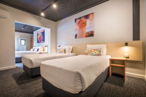 Nightcap At Chester Hill Hotel - Sydney 4u 5