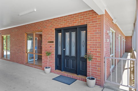 Burke & Wills Motor Inn - Sydney 4u 2