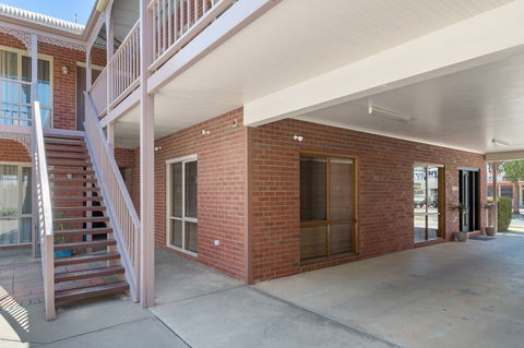 Burke & Wills Motor Inn - Sydney 4u 3