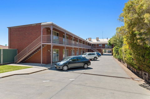 Burke & Wills Motor Inn - Sydney 4u 4