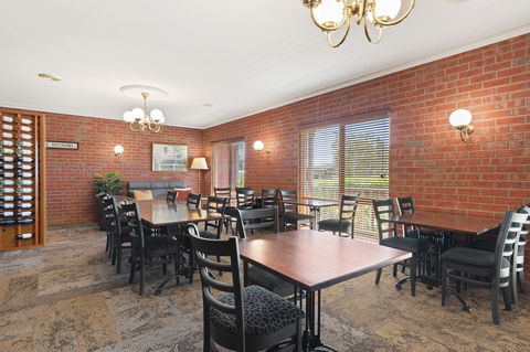 Burke & Wills Motor Inn - Sydney 4u 6
