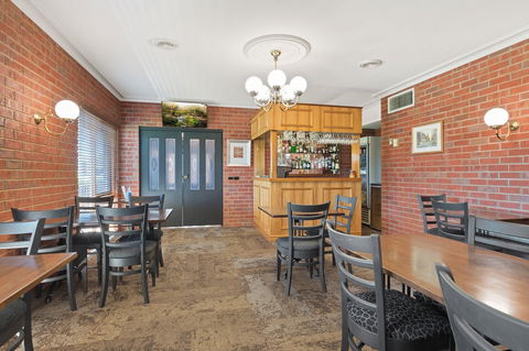 Burke & Wills Motor Inn - Sydney 4u 8